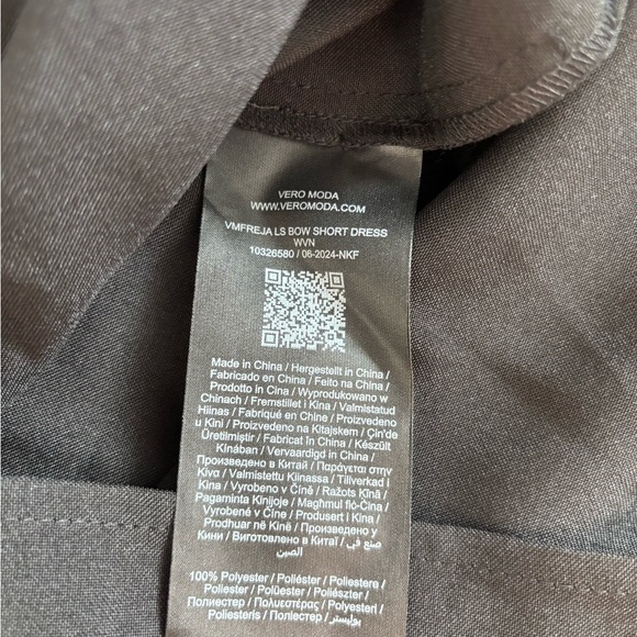 Vero Moda Black Long Sleeve Dress with Bow Accent - Picture 4 of 4